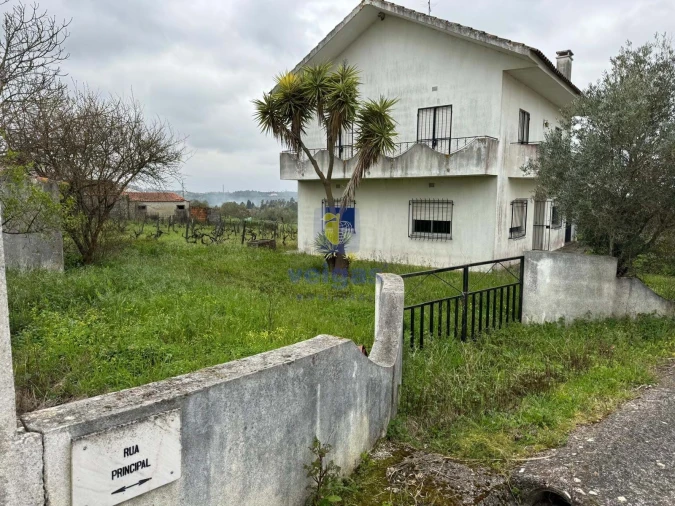 Moradia T4 para Venda em São Pedro de Tomar Foto 3