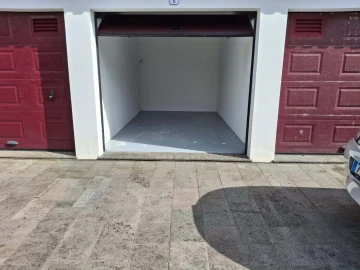 Garagem para Arrendamento em Ponta Delgada (São José)