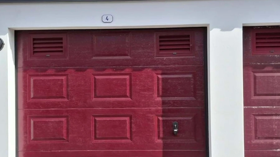 Garagem para Arrendamento em Ponta Delgada (São José)