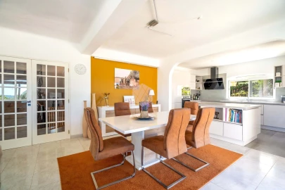 Moradia T6 para Venda em Loule (São Clemente)