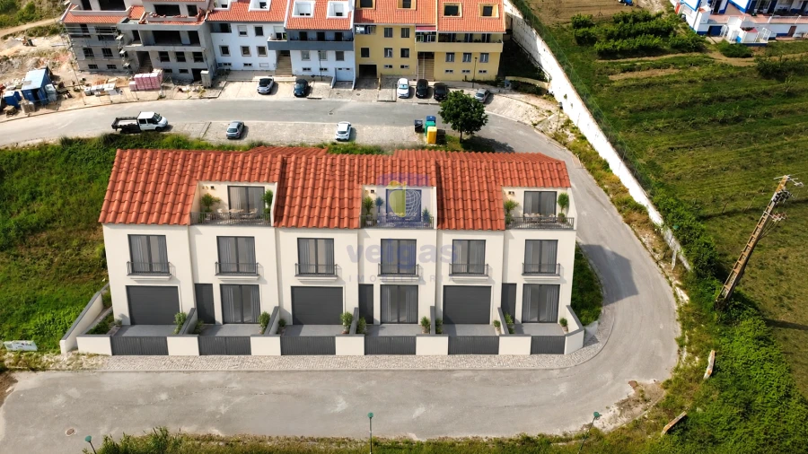 Terreno para Venda em Miragaia e Marteleira