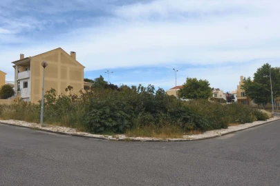 Terreno para Venda em Carcavelos e Parede