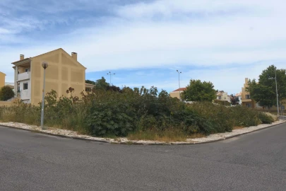 Terreno para Venda em Carcavelos e Parede