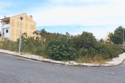 Terreno para Venda em Carcavelos e Parede
