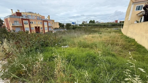 Terreno para Venda em Carcavelos e Parede