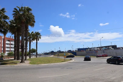 Terreno para Venda em Carcavelos e Parede
