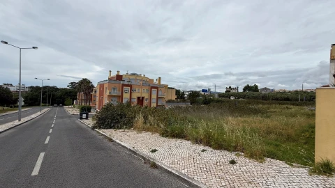 Terreno para Venda em Carcavelos e Parede