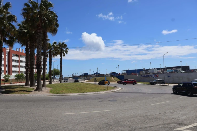 Terreno para Venda em Carcavelos e Parede Foto 38
