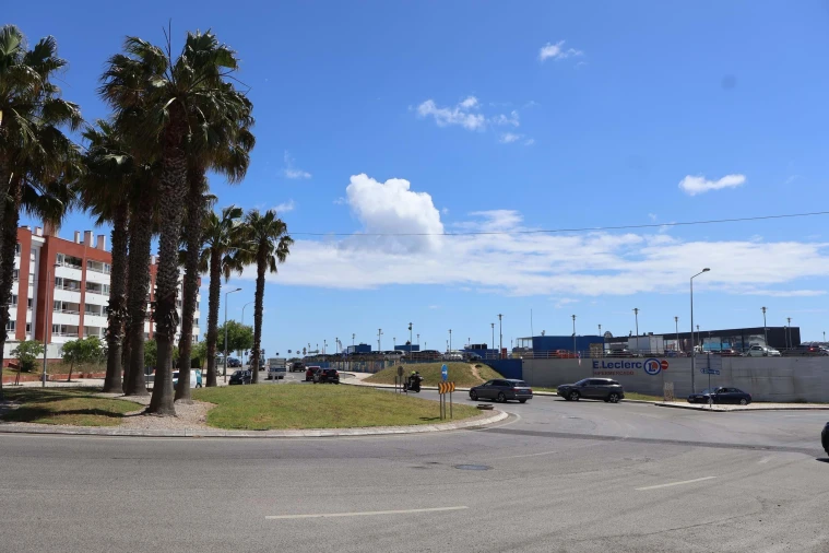 Terreno para Venda em Carcavelos e Parede Foto 37