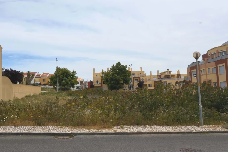Terreno para Venda em Carcavelos e Parede Foto 3