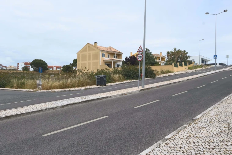 Terreno para Venda em Carcavelos e Parede Foto 24