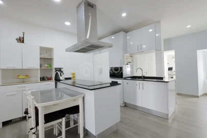 Moradia T4 para Venda em Agualva e Mira-Sintra