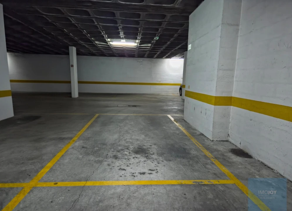 Garagem para Venda em Carcavelos e Parede Foto 1