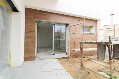 Moradia T4 para Venda em Fernao Ferro
