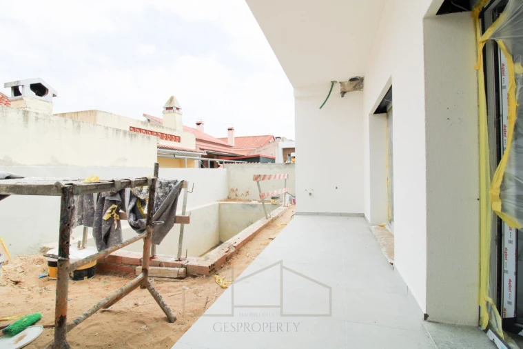 Moradia T4 para Venda em Fernao Ferro Foto 12
