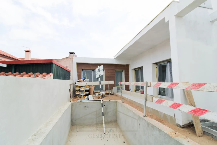 Moradia T4 para Venda em Fernao Ferro Foto 17
