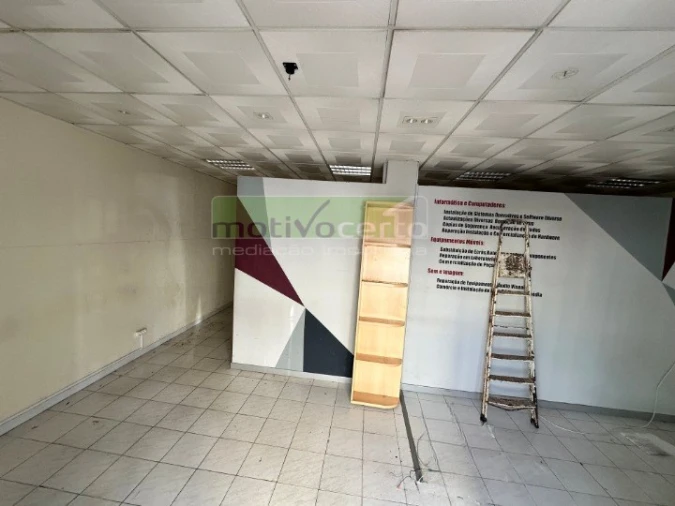 Loja para Arrendamento em Algueirão-Mem Martins Foto 4
