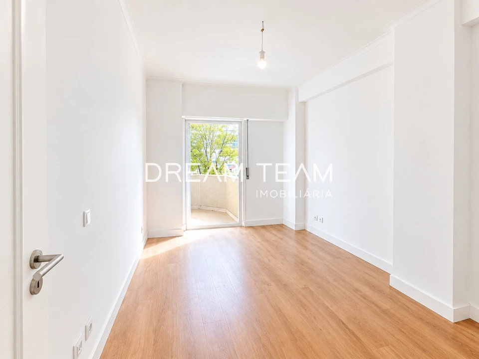 Apartamento T3 para Venda em São Domingos de Benfica Foto 22