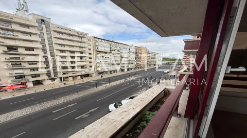 Apartamento T3 para Venda em São Domingos de Benfica