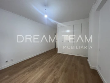 Apartamento T3 para Venda em São Domingos de Benfica
