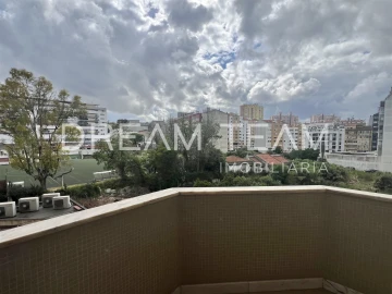Apartamento T3 para Venda em São Domingos de Benfica