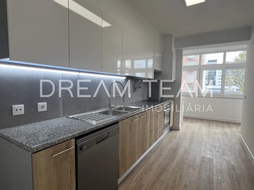 Apartamento T3 para Venda em São Domingos de Benfica Foto 4