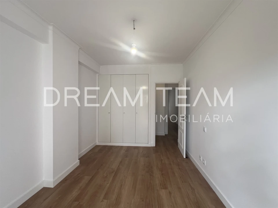 Apartamento T3 para Venda em São Domingos de Benfica Foto 16