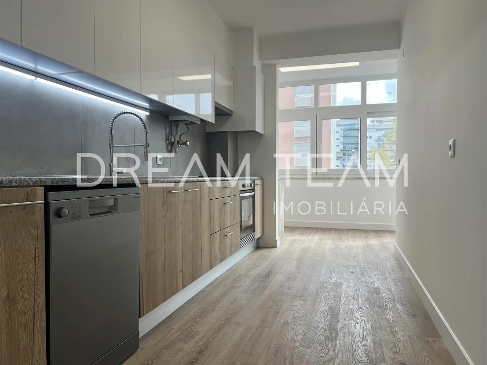 Apartamento T3 para Venda em São Domingos de Benfica Foto 3