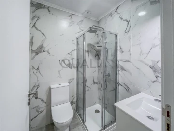 Moradia T2 para Venda em Funchal (São Pedro)