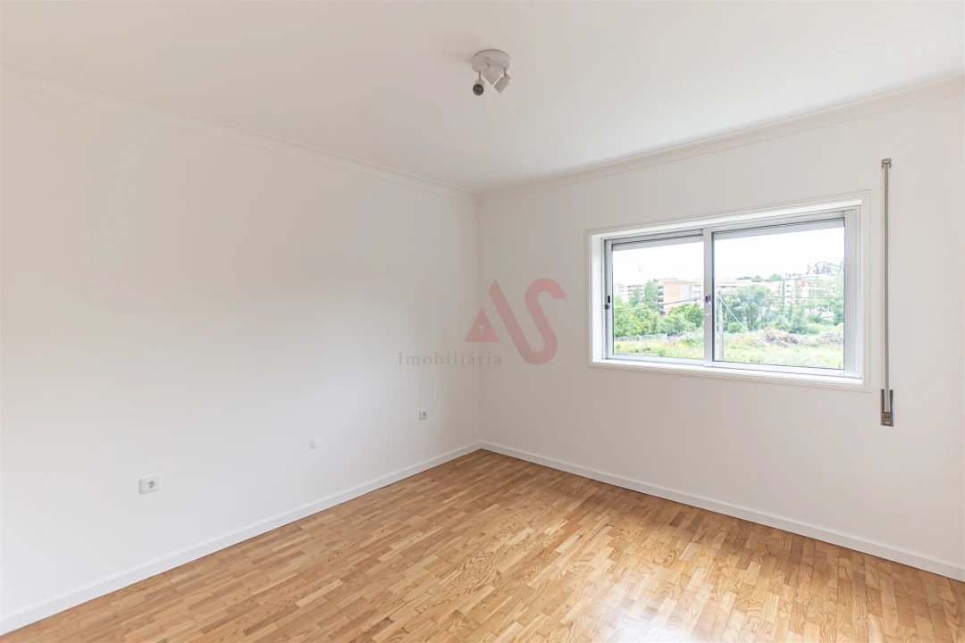 Apartamento T4 para Arrendamento em Castêlo da Maia Foto 16