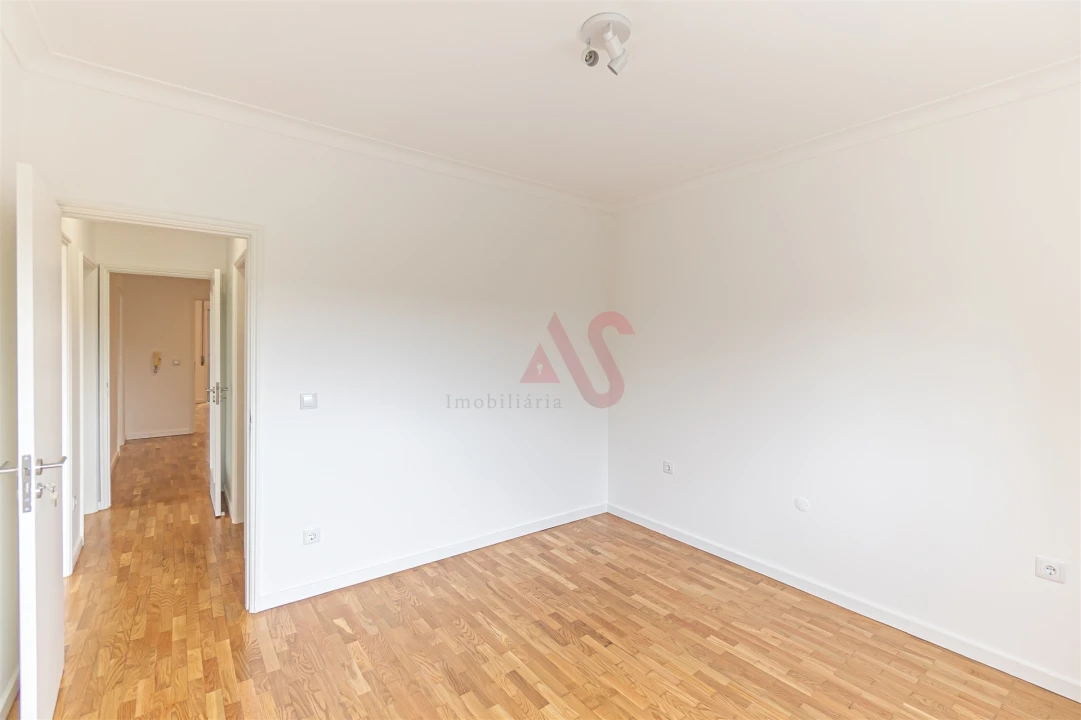 Apartamento T4 para Arrendamento em Castêlo da Maia Foto 17