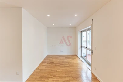 Apartamento T4 para Arrendamento em Castêlo da Maia