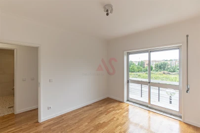 Apartamento T4 para Arrendamento em Castêlo da Maia