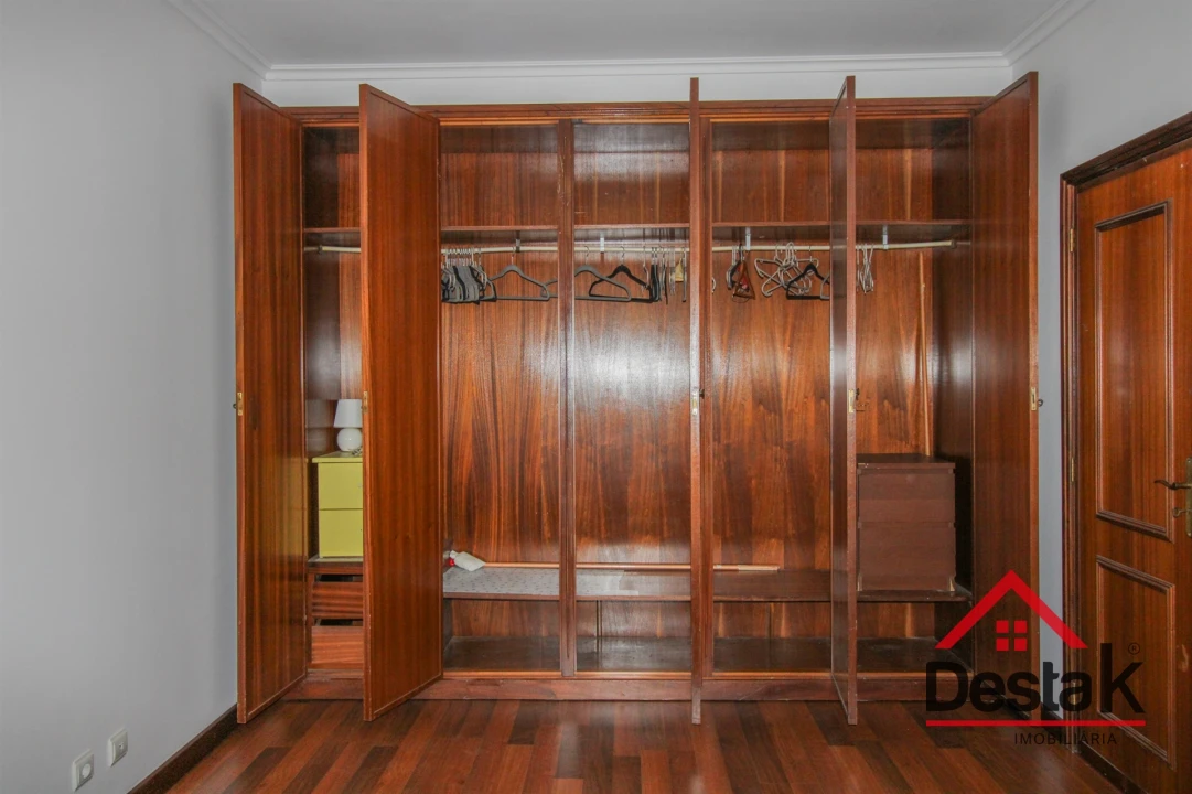 Apartamento T1 para Venda em Glória e Vera Cruz Foto 12