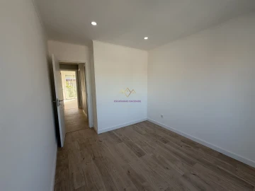 Apartamento T4 para Venda em Águas Livres
