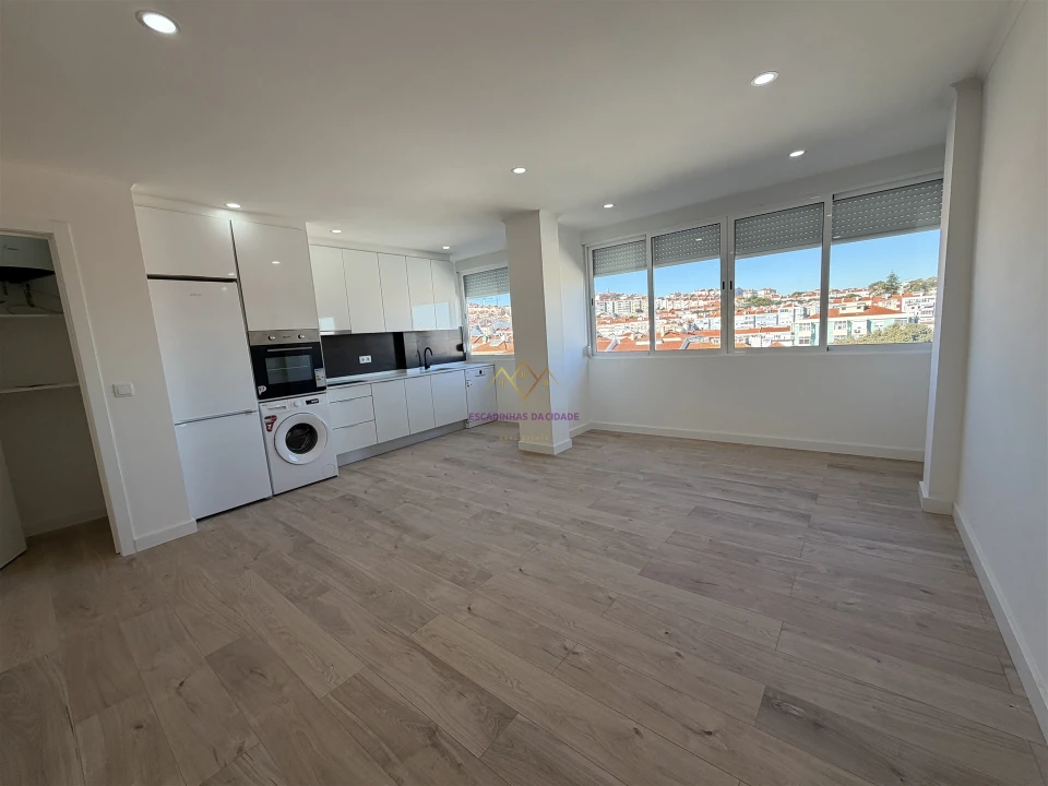 Apartamento T4 para Venda em Águas Livres Foto 3