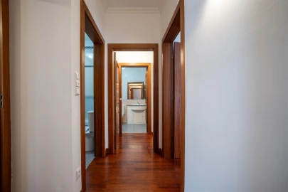 Apartamento T3 para Arrendamento em Santo Antonio dos Olivais