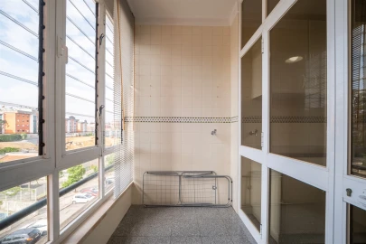 Apartamento T3 para Arrendamento em Santo Antonio dos Olivais