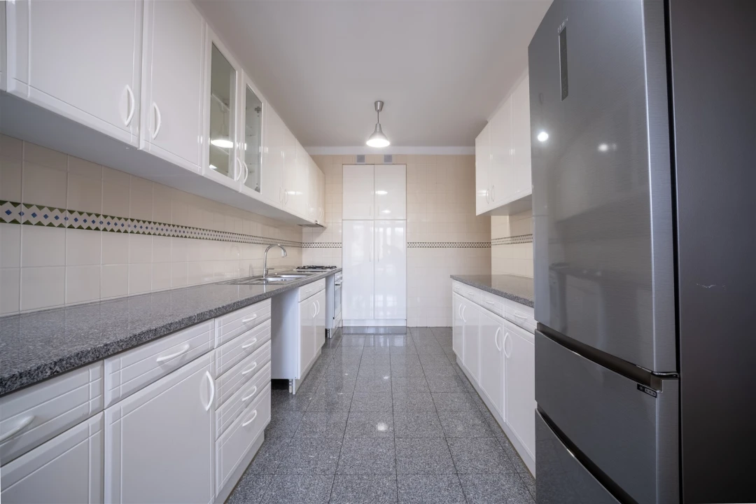 Apartamento T3 para Arrendamento em Santo Antonio dos Olivais Foto 20