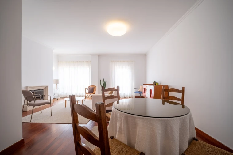 Apartamento T3 para Arrendamento em Santo Antonio dos Olivais Foto 7