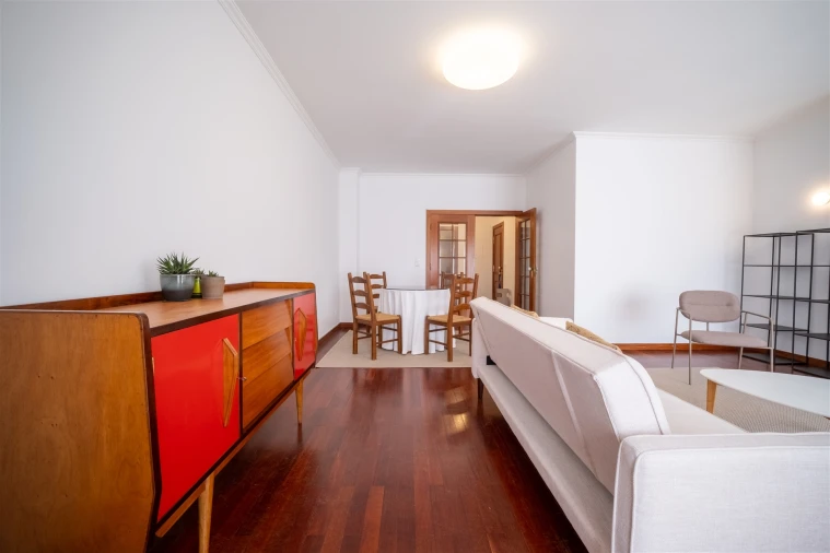 Apartamento T3 para Arrendamento em Santo Antonio dos Olivais Foto 11