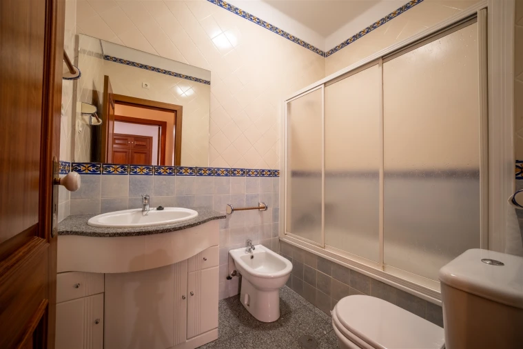 Apartamento T3 para Arrendamento em Santo Antonio dos Olivais Foto 30