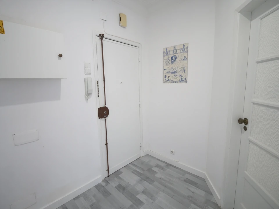 Apartamento T1 para Arrendamento em Alvalade Foto 5