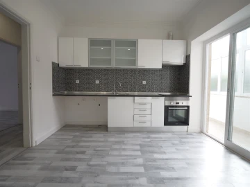 Apartamento T1 para Arrendamento em Alvalade