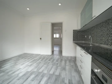 Apartamento T1 para Arrendamento em Alvalade