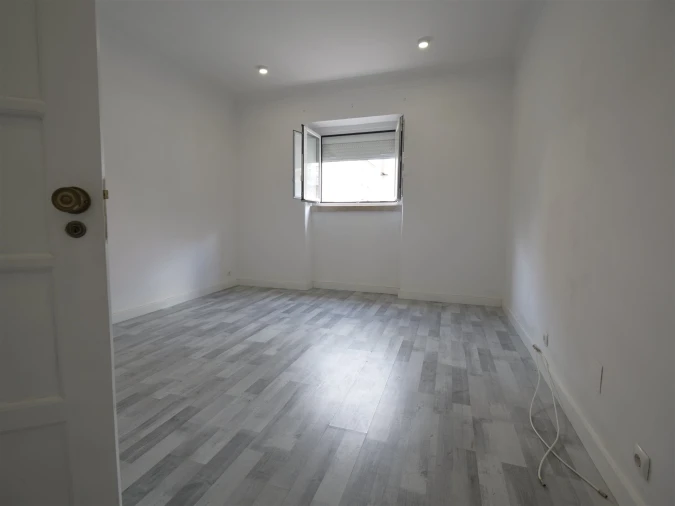 Apartamento T1 para Arrendamento em Alvalade Foto 7