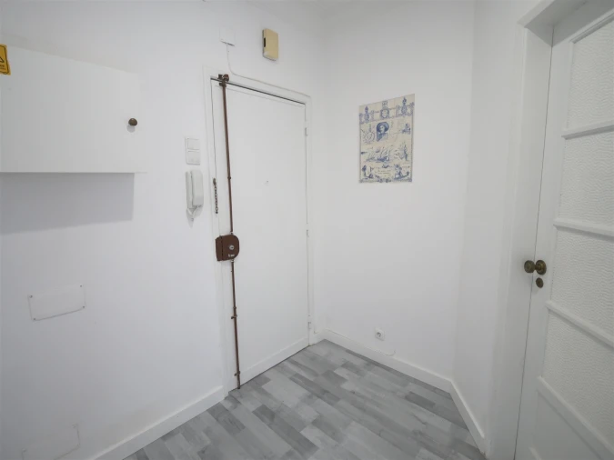 Apartamento T1 para Arrendamento em Alvalade Foto 5