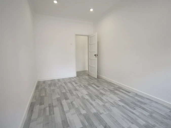 Apartamento T1 para Arrendamento em Alvalade Foto 15