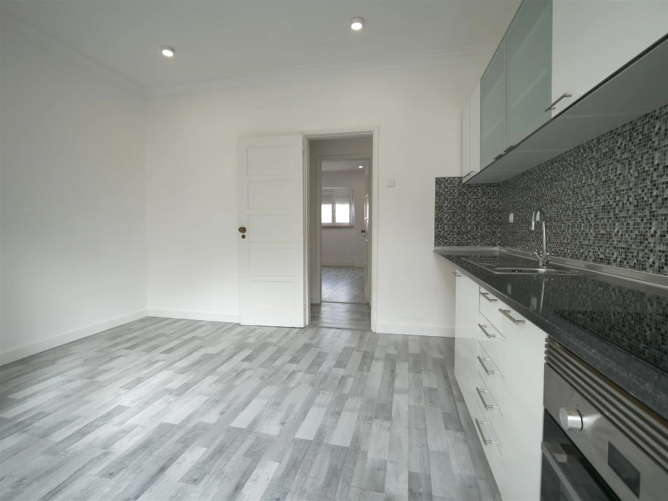 Apartamento T1 para Arrendamento em Alvalade Foto 4