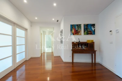 Apartamento T5 para Venda em Lordelo do Ouro e Massarelos